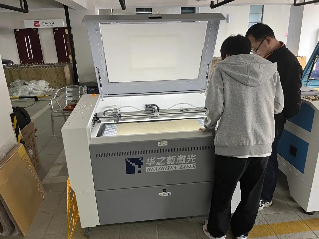 激光雕刻切割機加工運行場景